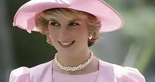 戴安娜王妃：永不褪色的传奇，她用温柔改变了世界的偏见