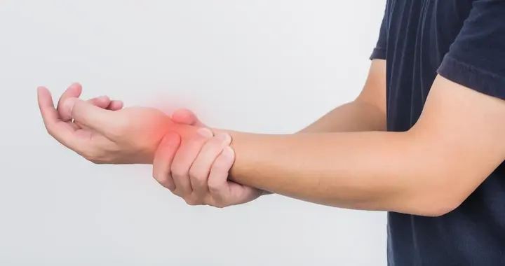 半夜手麻、拇指刺痛、手没握力？医生：你很有可能患了腕管综合征