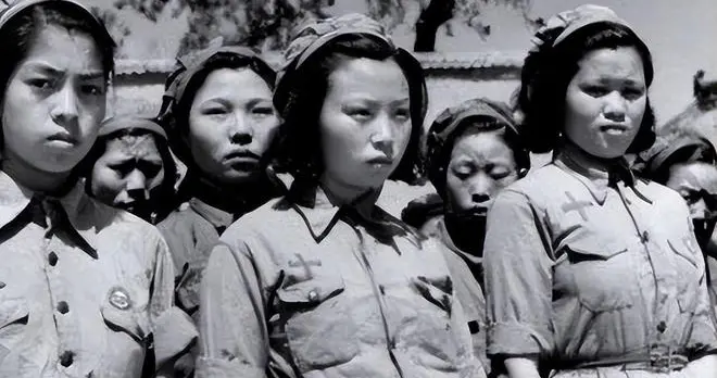 1950年国军中将诈降攻县城抓住18岁女兵剥衣游街，兵败后直接正法