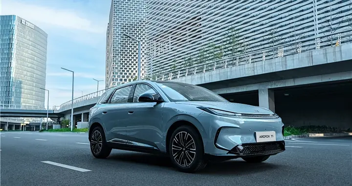 极狐T1售6.88万起，预售权益含专属外观色与超时交付补偿