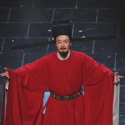 西西嘚吧嘚：辛柏青在最近的演出中扮演苏轼