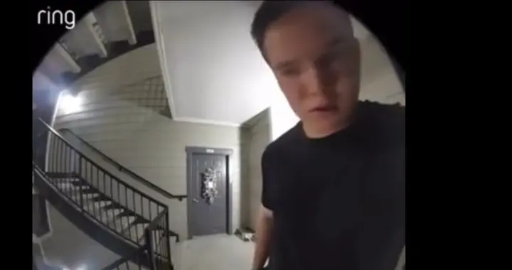 玩游戏喊“救命”！热心邻居踹门营救！这操作比游戏剧情还上头！