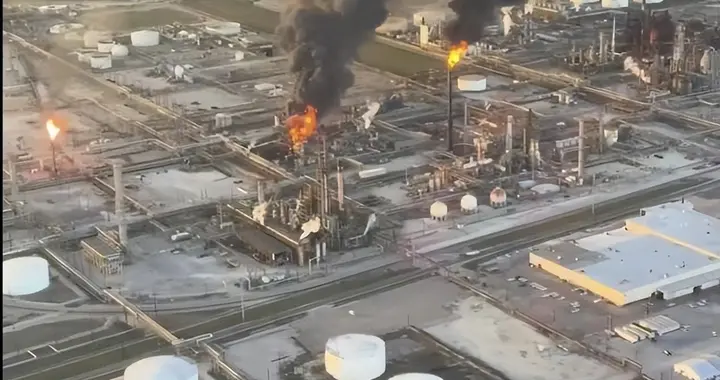 谁干的？美国本土传来巨响，一炼油厂突然爆炸！美国定下最后期限