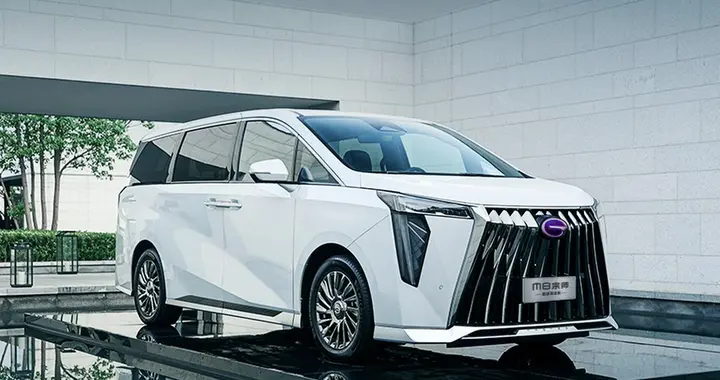 2026款传祺M8 HEV价格大跳水！19万买豪华混动MPV，幕后原因不简单