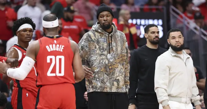 战略性放水！老詹创3大最差纪录，湖人惨败火箭，输球仍有4大收获