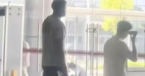 真到了！阿祖现身东莞医院排队体检，宏远四外援已全部到齐