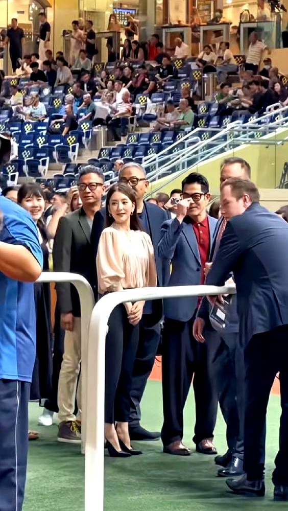 香港名媛只P自己不P方媛这事，终于把天王嫂的遮羞布给扯下 名媛把自己修...