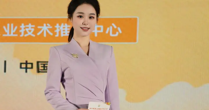 江西省台主持人今日上班美拍，紫色也太有韵味了