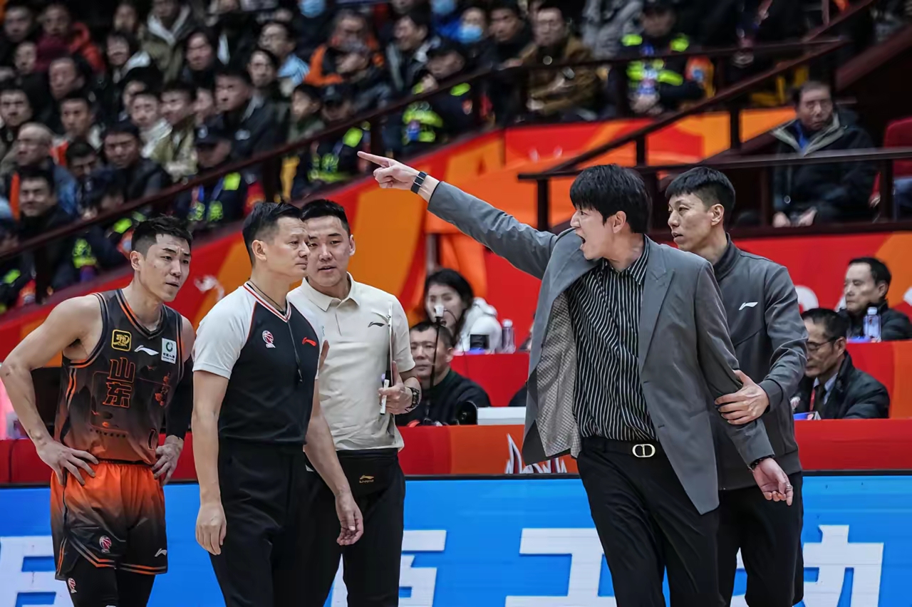 山东球迷说，不赢辽宁男篮20分不算赢？ 结果现实被狠狠打脸，给人的感觉...