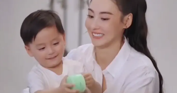 张柏芝恐怕想生女儿了, 满面桃花状态回春 王菲太狠, 三胎生父不是谜