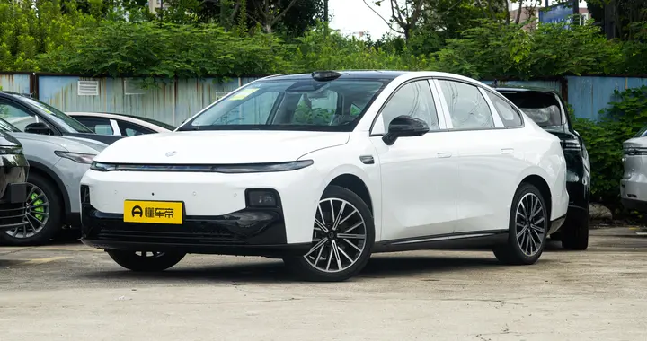 油电对决！零跑B01激光雷达版VS轩逸1.6L旗舰版