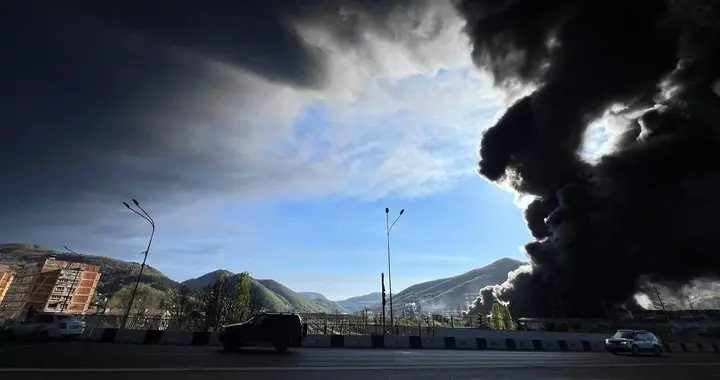 俄罗斯大意了！北约侦察机升空后，导弹库，黑海舰队，炼油厂爆炸