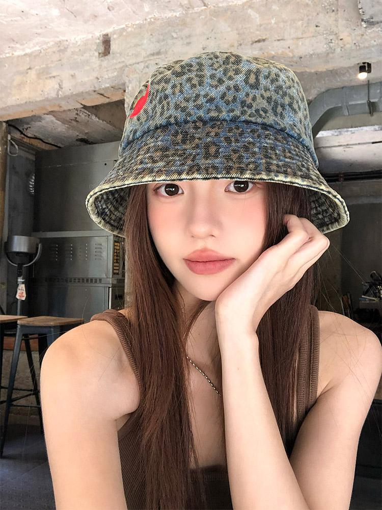 夏季甜酷百搭复古豹纹爱心刺绣渔夫帽！