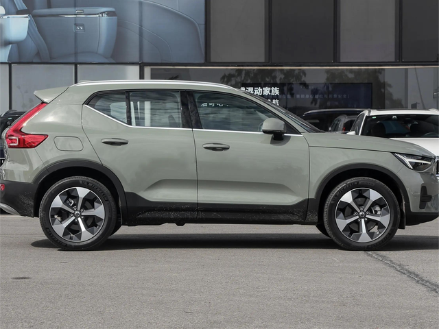 豪华SUV“一降再降”！近32万降到22万多，2.0T+全时四驱，真实在