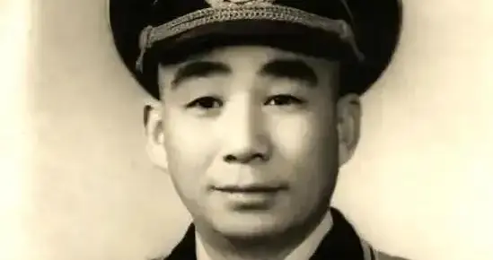 1940年秋夜，23岁参谋长相亲时看中身旁实习生