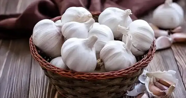 血压高，不能吃大蒜？医生劝告：想要血压稳定，趁早远离5种素食