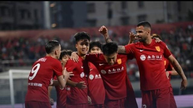 香飘榴莲：十人重庆铜梁龙2-1小胜武汉三