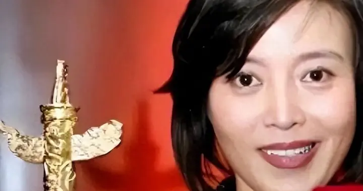66 岁丁嘉丽被骂风流成性，可她这辈子，比谣言苦多了