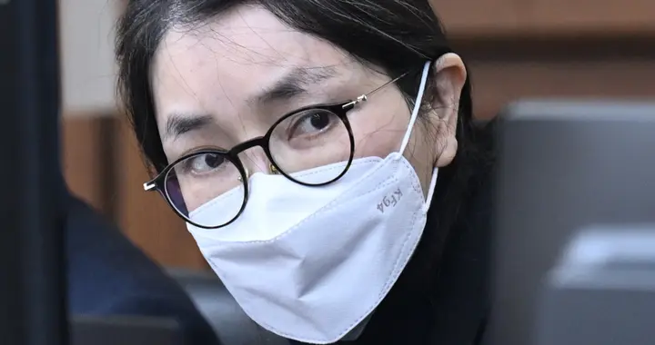 金建希听到二审结果近乎崩溃，全程整个人就像丢了魂一样