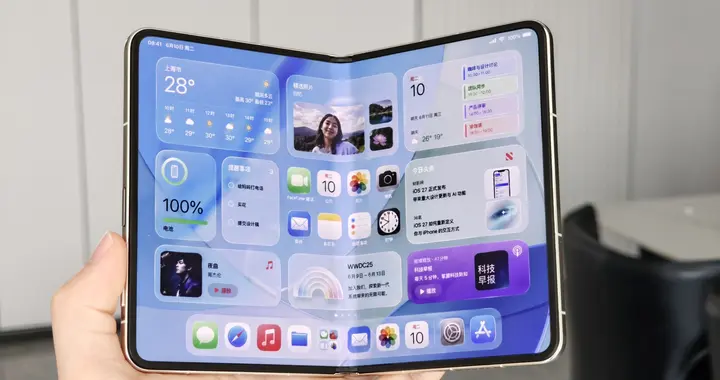 苹果折叠屏终于来了，但一万五的iPhone Ultra你买吗