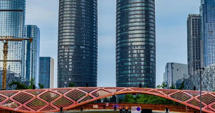 不只有火锅和熊猫：GDP领跑十强城市的成都，正悄悄变“硬核”