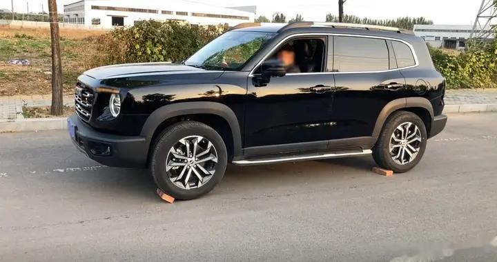 四块砖头困车：前驱车没有能通过的，这是什么原理？