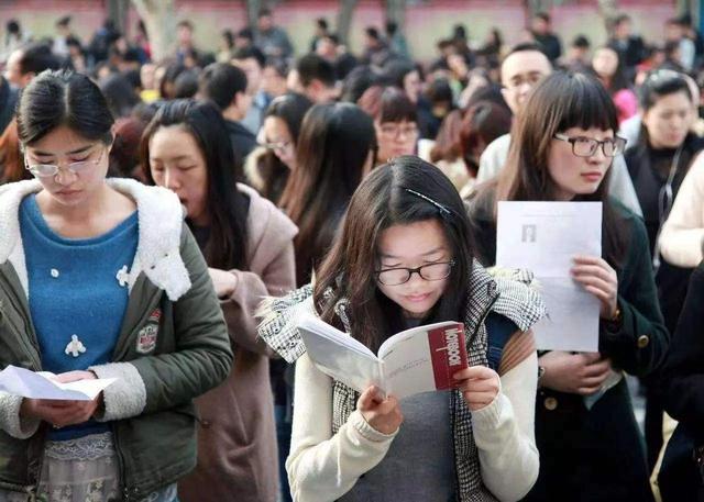 中日“抢人”大战？日本不欢迎外国移民，但每年却吸纳大量中国人