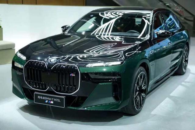 以“技术魔法”打造出行新体验，BMW 7系斩获年度大奖！