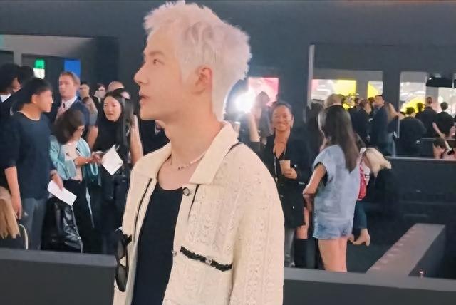 顶流王一博惹争议！参加巴黎时装照，被迫与JenniePK