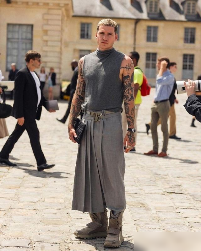 巴黎街头男穿裙：从历史禁忌到时尚顶流，凭啥逆袭？