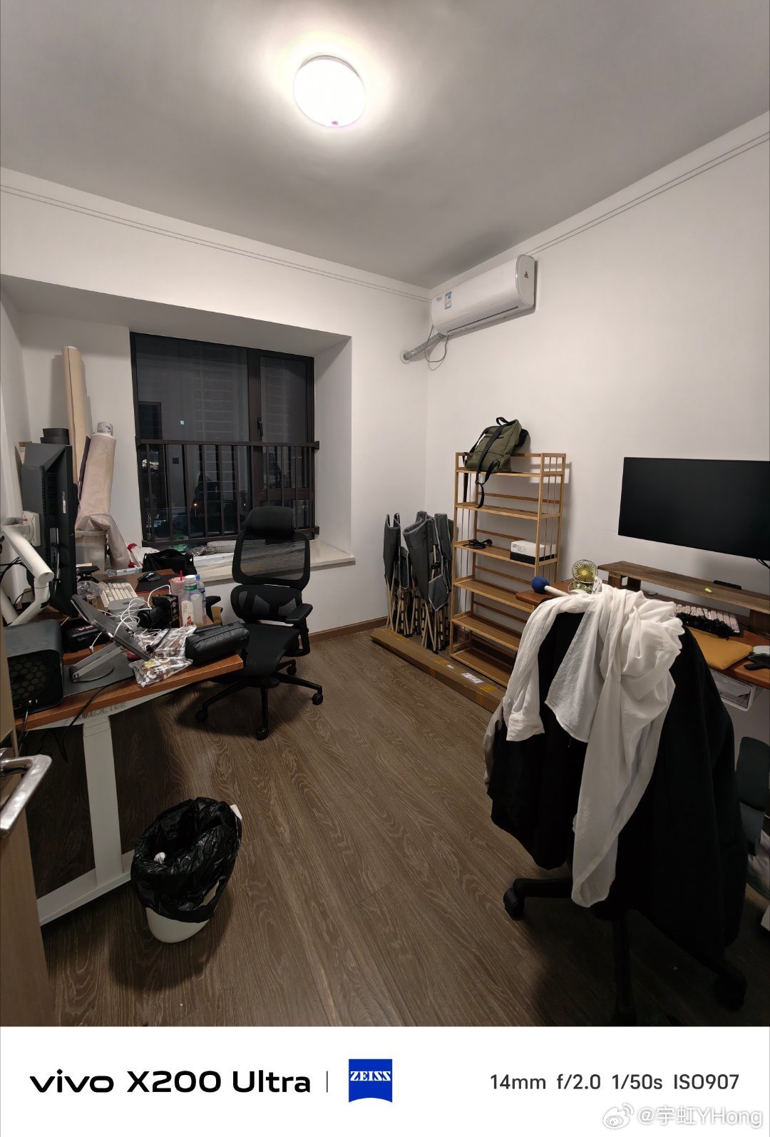 新工作室的筹备又要开始了 搬过来好久了 今天把窗帘装上了 还买了好多布...