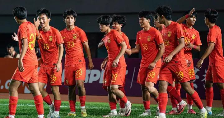 2-0！U16国足上演降维打击，全场碾压轻取卡塔尔，球迷仍建议换帅