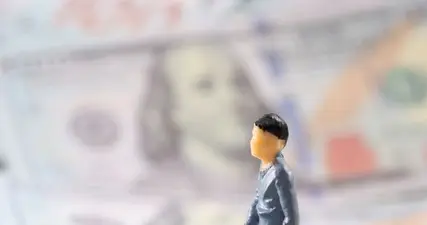 干了8年，工资不如一个新来的：工厂里最扎心的薪资真相