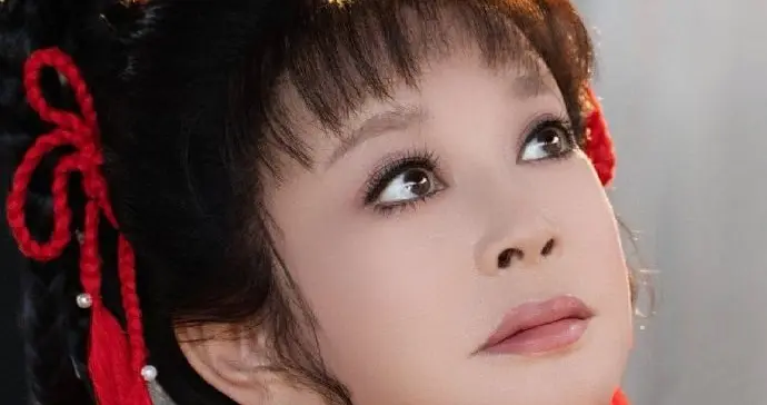 刘晓庆武则天剧照美艳动人，仿若重生！10天拍完80集，体力惊人！