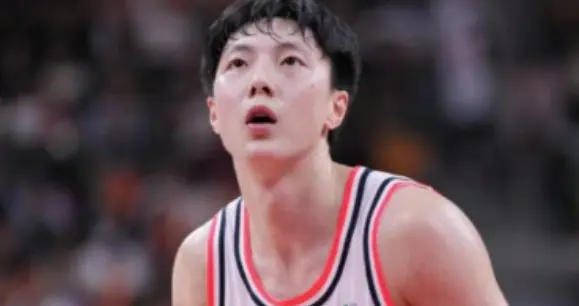 中国男篮揪出大"累赘"!调整呼声高,3人替代人选曝光,他们打的真差