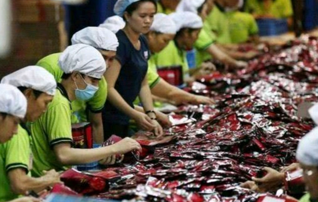 大梦破碎！越南被关税大棒砸出原形，才知中国“杀手锏”的厉害