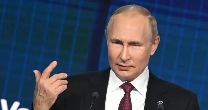 普京怒掀桌子！西方军机再入乌西部，俄军立即击落