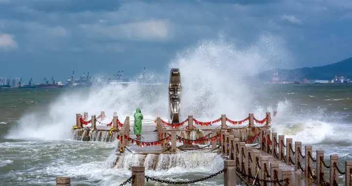 沪深京港四大股市经受了超强台风“桦加沙”考验