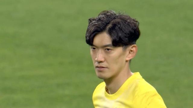 妮娅历史：太搞笑了！杨世元腿伤秒变脑震荡