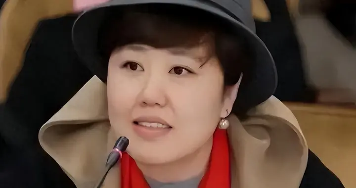 钟爱流量明星，还连续5年执掌央视春晚，于蕾到底是什么来头？