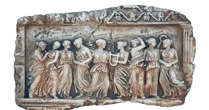 迷宫之谜：米诺斯文明与希腊神话的艺术交融