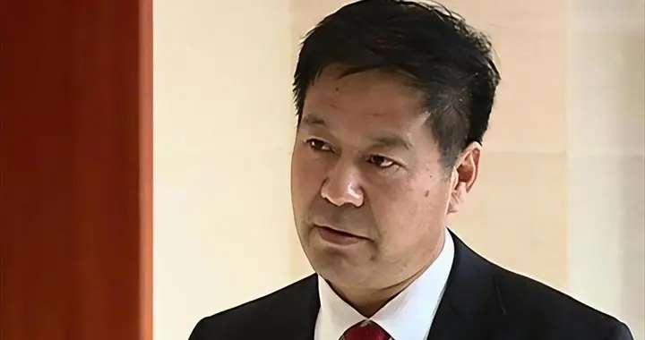 把三个女儿送进监狱后，蓝翔校长再送前妻入狱，却被前妻揭老底！