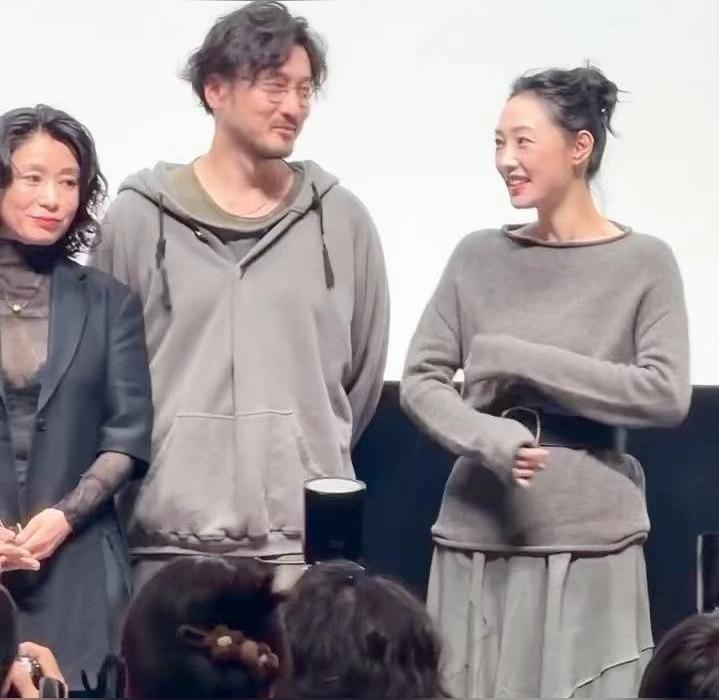 白百何没上闭幕式，剧组一句话没解释。 她跑宣传跑断腿，成片里戏份被剪得...