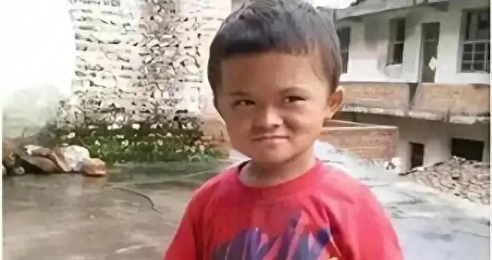 火了11年还没凉？“小马云”进高校被围堵，算是把流量玩明白了