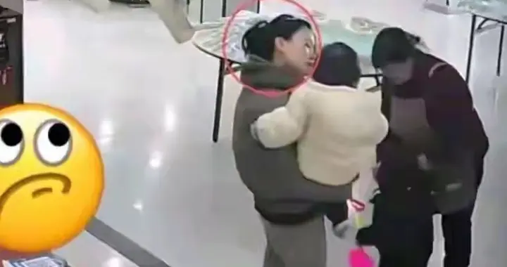 安徽打孩子后续，孩子情绪不好，已请律师，女子身份被扒是老师