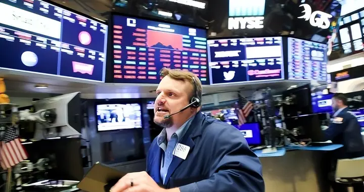 美联储按兵不动，金价飙涨4万元，特朗普要用黄金还美债？