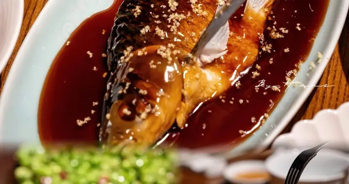 杭州特色美食30种，包括名称、简介、代表店铺，钱塘繁华西湖醉人