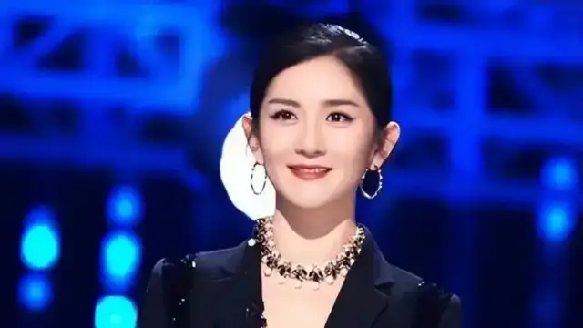 《谢娜cos敖闰，有趣灵魂奏响生活欢乐交响曲》