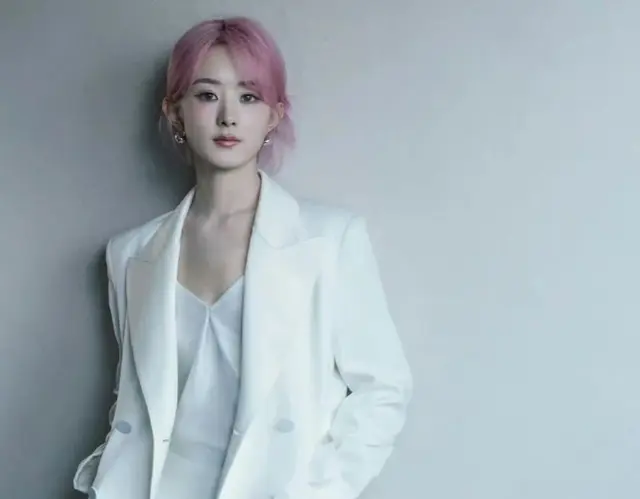 赵丽颖直播间被挤爆了，粉红色头发好像手办娃娃，太好看了吧！