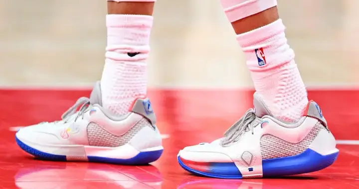 麦科勒姆穿着李宁CJ4，得到23分5篮板2抢断2盖帽